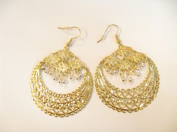 Gold round drop earrings: Wear your hair up or down with these gorgeous earrings to glamorise your look. However, avoid wearing a flashy necklace because that might just be overdoing it a little.