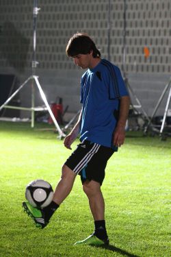 Messi juggling for the cameras
