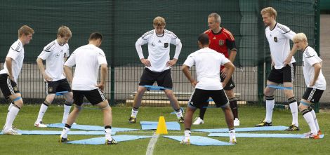 At 6ft 6in, Mertesacker is the tallest player in the German squad. Can u spot him here?