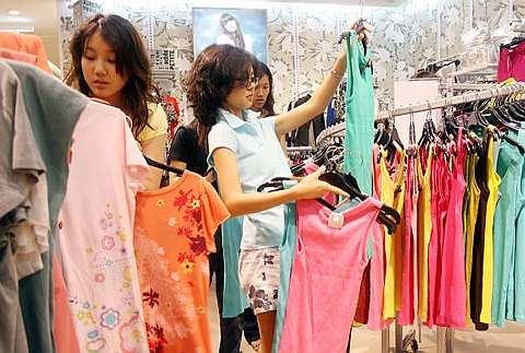 Recently, Malaysia has been blessed with many awesome brands like Topshop