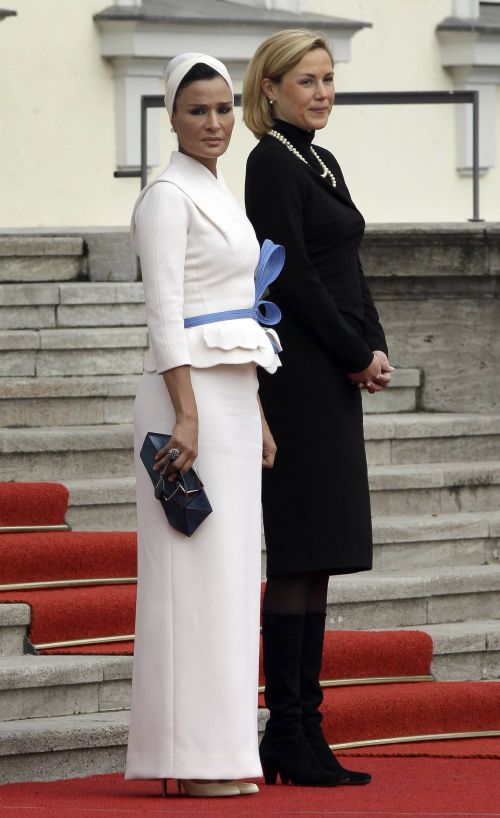 Sheikha Mozah (left) with Bettina Wulff, wife of the German President Christian Wulff