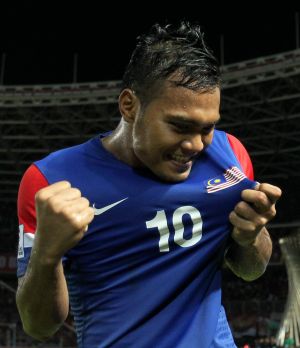 Safee kissing the Malaysian flag while celebrating his wonder goal against Indonesia.