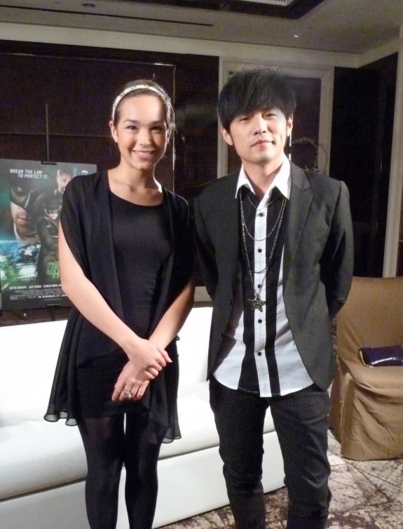 Caption MTV's VJ Holly Grabarek with Taiwan star Jay Chou. 