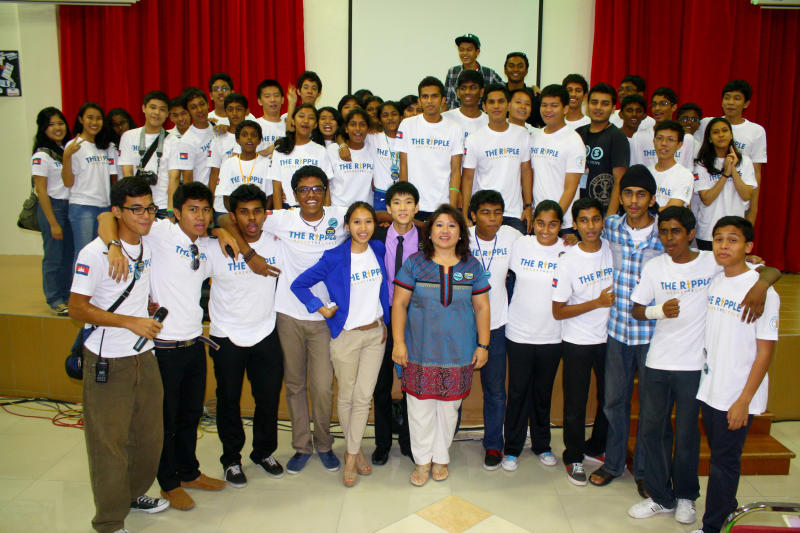 The Interact Club of SMK Sultan Abdul Samad all wearing T-shirts to raise awareness about the water crisis in Cambodia.
