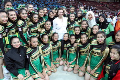Nori Abdullah poses with the cheerleaders from her alma mater, SMK Convent Bukit Nanas.