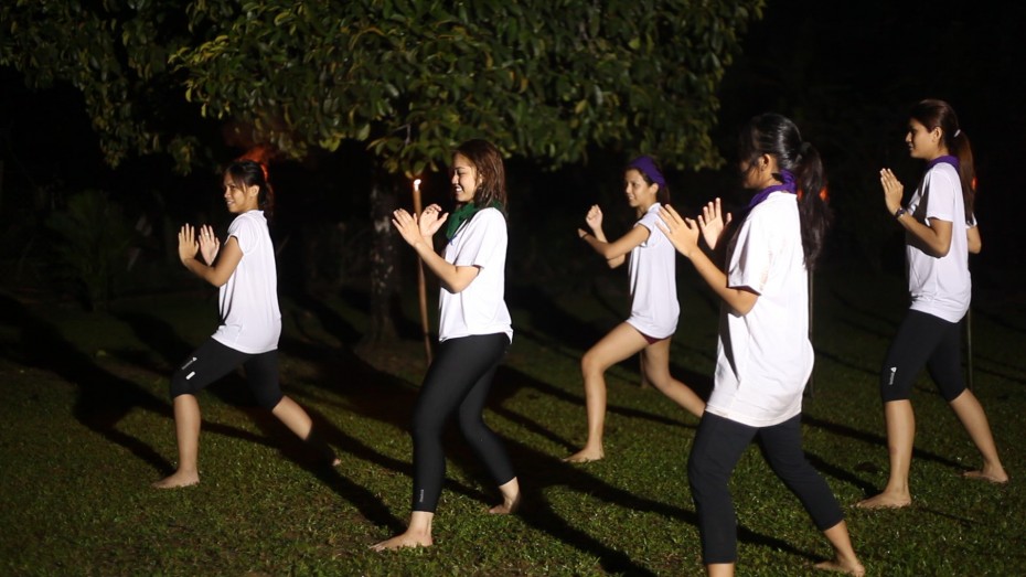 Season one contestants learning the art of silat, one of the cultural elements featured in Kampung Quest.