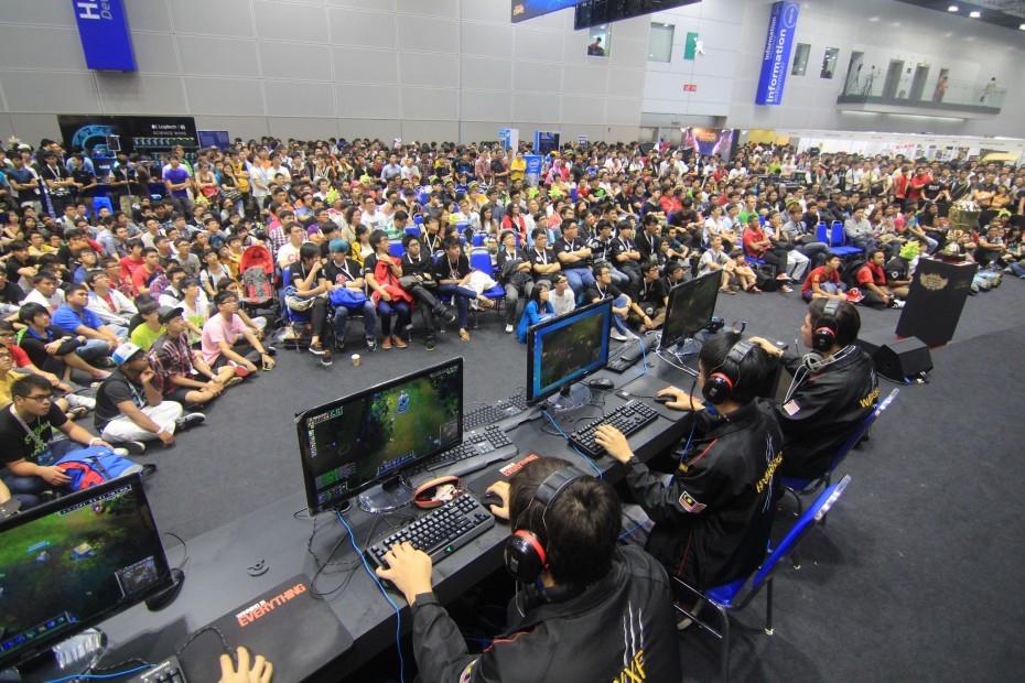 KLH competing at The Legends Circuit Winter season 2013. The growing e-sports ecosystem in Malaysia points to a brighter future for pro gamers.