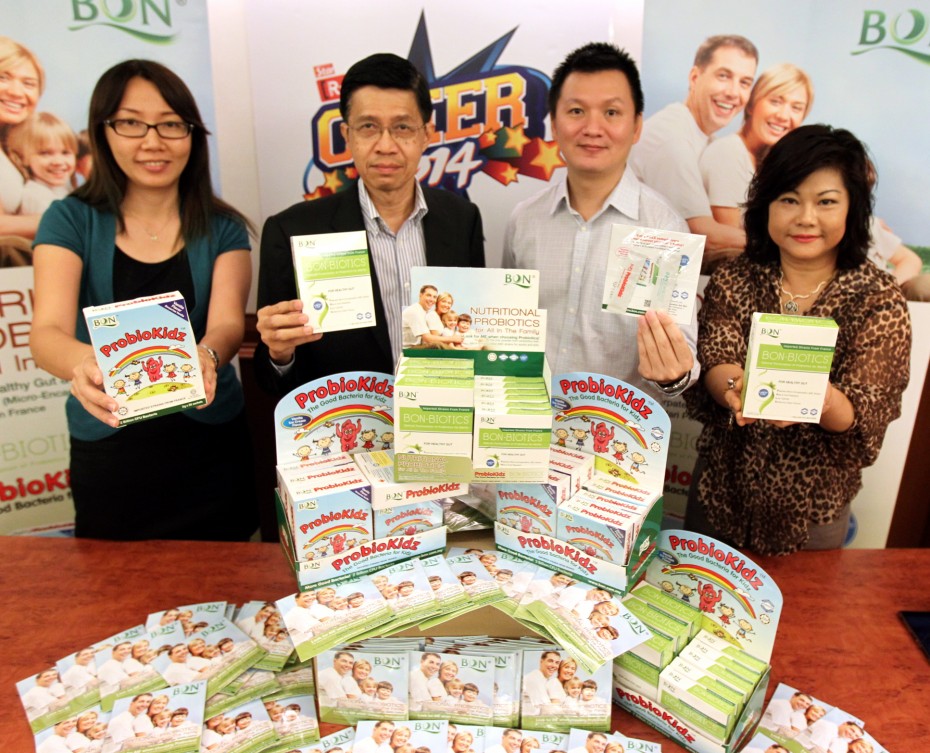 From left: DKSH Malaysia Healthcare Consumer Health Product Manager Ivy Tan, DTCK Corporation General Manager Anthony Mah, The Star Account Servicing Manager Eddie Fung, DKSH Malaysia Consumer Health Head of Marketing Lui Wai Ling showing the sponsored products of Bon-Biotics and Probiokidz. 