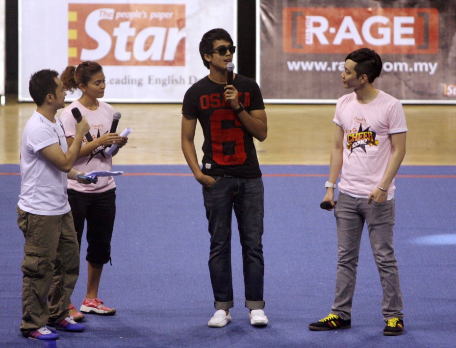 Singer Aliff Aziz (centre) entertained the crowd while Red FM deejays (from left) Terry Ong, Azura Zainal and Jeremy Teo hosted the event.