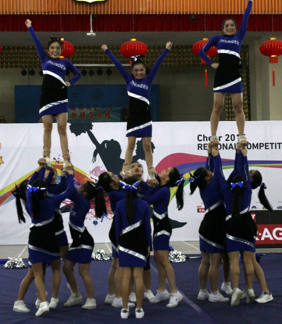 ipacheer260715 5... Team Thunder doing prep stunts during the CHEER 2015 Northern Regionals at SMJK Sam Tet Ipoh on July 26.